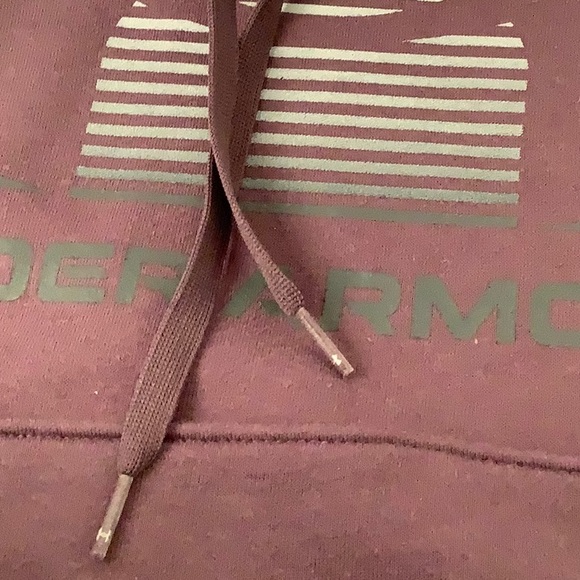 Under Armour Hoodie Sweatshirt in women’s Size LG color is a dusty purple - Picture 9 of 9